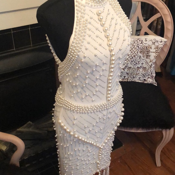 Formal attire - Picture 3 of 7